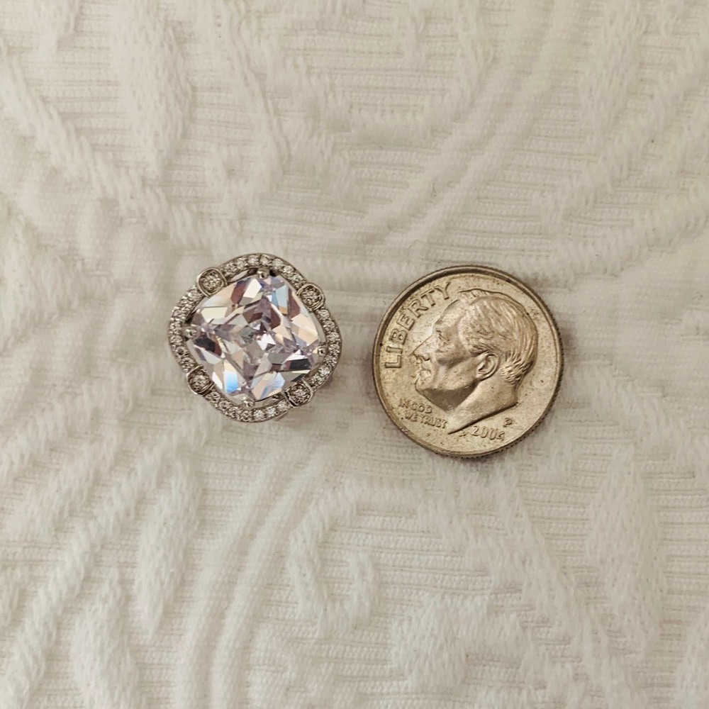 Large stud earrings - Picture 4 of 5